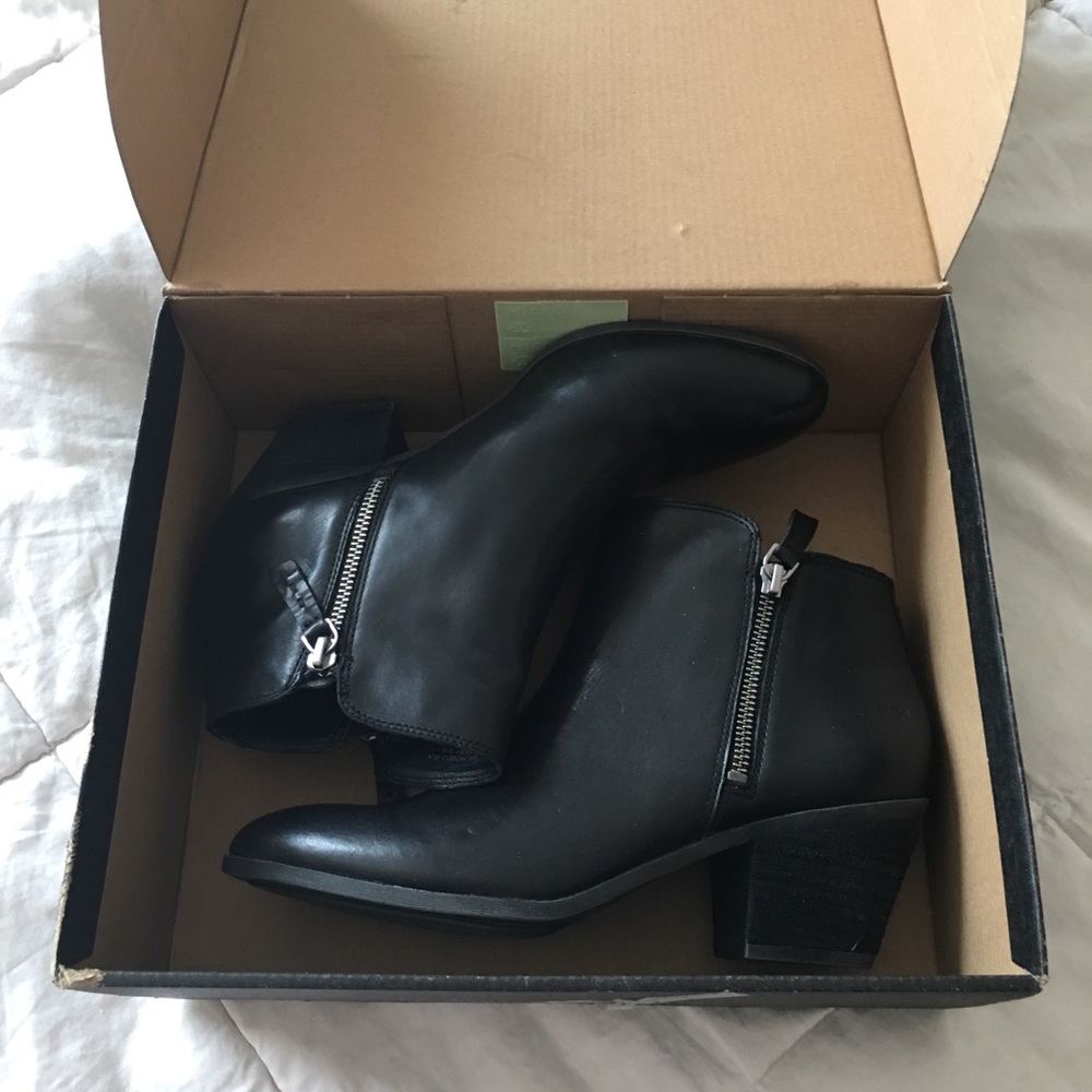 Size 8 Frye Judith bootie